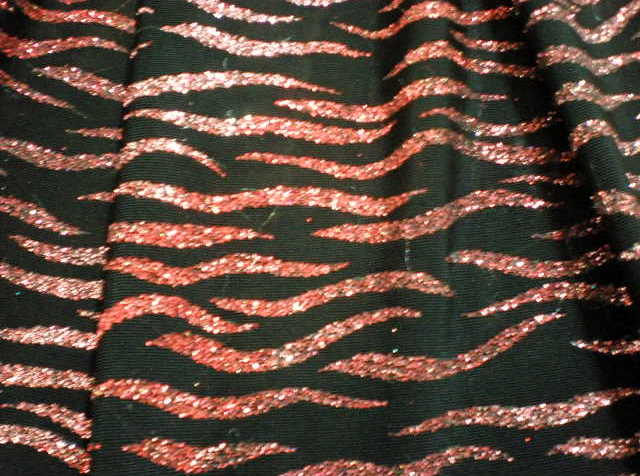 5.Red Wavy Glitter On Black Slinky